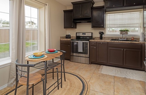 Edcouch House | Village Charm/ City Convenience..