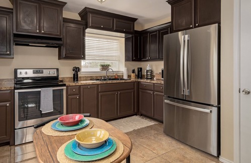Edcouch House | Village Charm/ City Convenience..