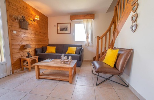 Aumont-Aubrac House | Village de gîtes Les Chalets de l'Aubrac