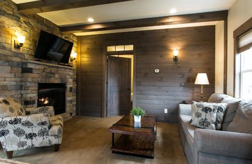 Berlin House | Village Dreams Cottage by Amish Country Lodging
