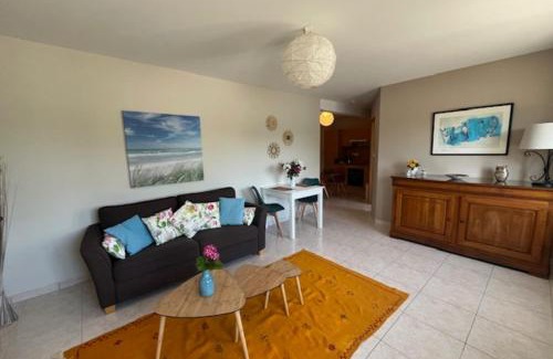 Auray House | Village house with WiFi facing the river
