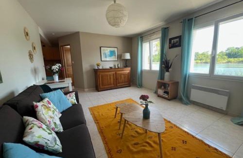 Auray House | Village house with WiFi facing the river
