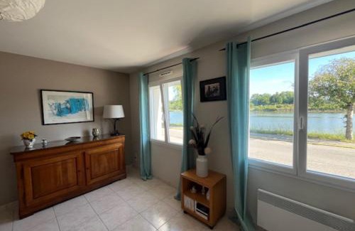 Auray House | Village house with WiFi facing the river