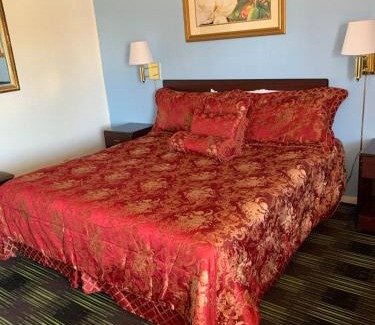 Salina Hotel | Village Inn Salina