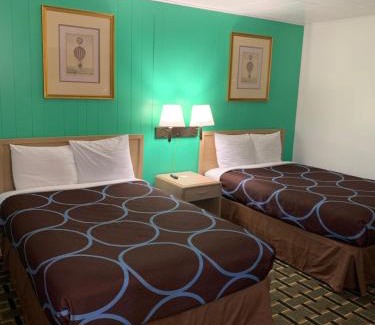 Salina Hotel | Village Inn Salina