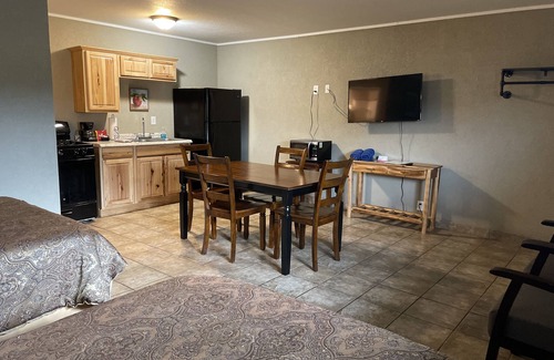 Breckenridge Hotel | Village Inn