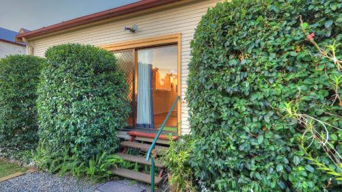 Ulmarra Apartment | Village Stays Bungalow and Apartment