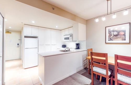Whistler Village Apartment | Village studio with jetted tub & fireplace - walk to lifts & golf