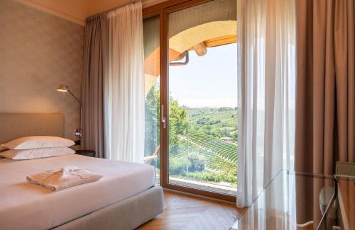 Serralunga d'Alba Hotel | Villaggio Narrante - Cascina Galarej