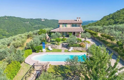 Gualdo Cattaneo Villa | VILLAMARI NATURE&REST FARM: HUGE LOCATION PRIVATE POOL PRIVACY