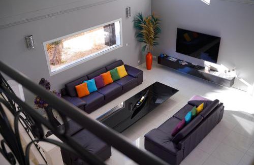 Cannes-et-Clairan House | VILLAS BEAUMONT avec piscine et jacuzzi proche D'UZES ET ANDUZE