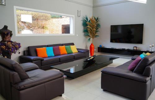 Cannes-et-Clairan House | VILLAS BEAUMONT avec piscine et jacuzzi proche D'UZES ET ANDUZE