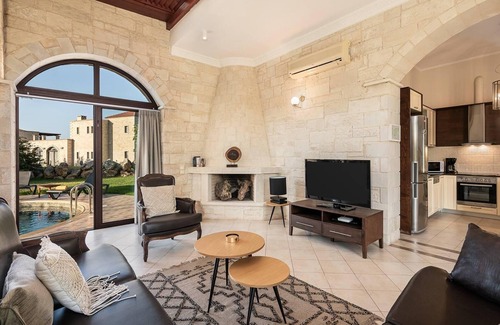 Platanias Town Villa | Villas Platanias 2 bedroom villa with a heated pool