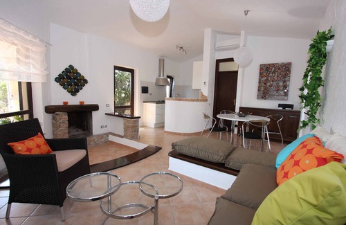 Costa Paradiso House | Villetta Shardana, feel-good house in the green, close to the sea, with a lot of comfort
