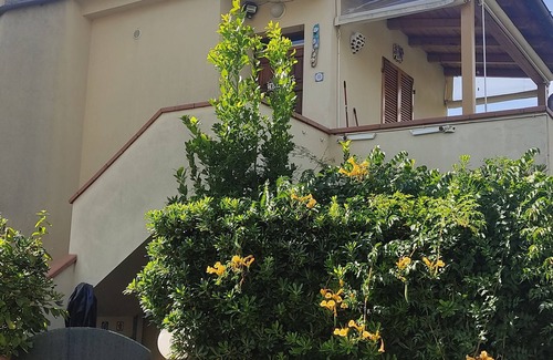 Marcelli House | Villino del Sorriso-Three-room apartment near the sea and services, garden, parking space