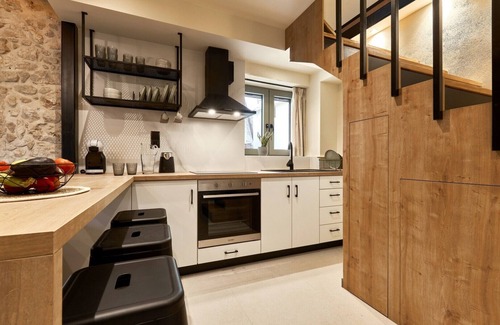 Archanes Apartment | Vin Dimora Suites With Shared Pool - Vino Bianco