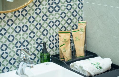 Ba Tri Hotel | VinaEcolife Lodge