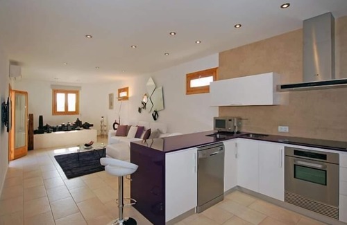 Llubi Cottage | Vinagrella, modern holiday country villa on the outskirts of Muro, Majorca