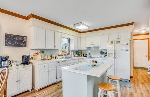 Chincoteague House | Vineyard Cove - Direct Bayfront on Chincoteague Island