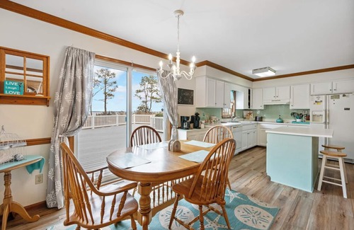 Chincoteague House | Vineyard Cove - Direct Bayfront on Chincoteague Island