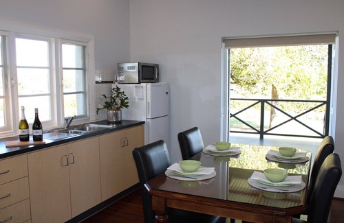 Baskerville Cottage | Vineyard Cottage at Upper Reach Winery