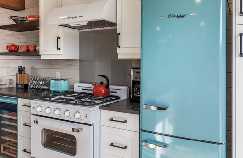 Southeast Kelowna Cottage | Vineyard Cottage in Wine Country!