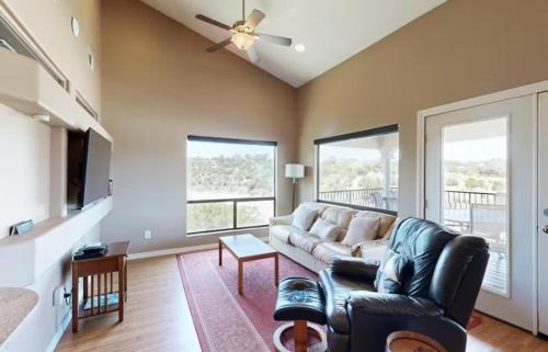 Lago Vista House | Vineyard Haus (Chardonnay & Shiraz Combined)