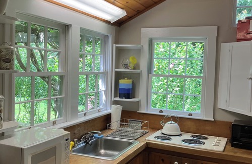 Vineyard Haven Cottage | Vineyard Haven Guest Cottage