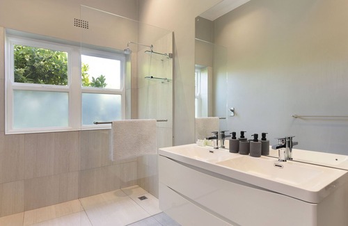 Helderberg Rural House | Vineyard Manor @ 13 Vines
