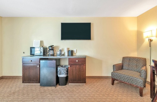 Kelleys Island Hotel | Vineyard Suite at Kelley's Island Venture Resort