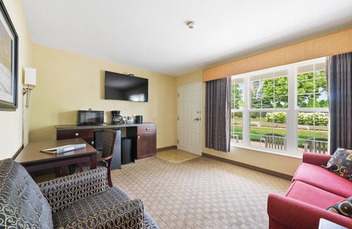 Kelleys Island Hotel | Vineyard Suite at Kelley's Island Venture Resort