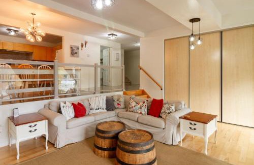 Prince Edward House | Vineyard Suite - Family Friendly in Picton PEC