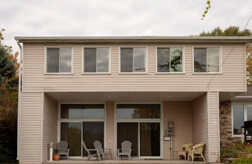 Prince Edward House | Vineyard Suite - Family Friendly in Picton PEC
