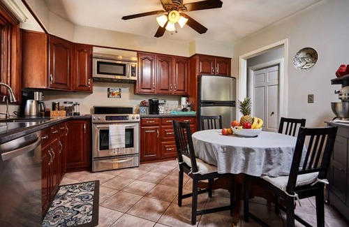 Historic Old Town Condo | Vineyard views, hot tub, clean and spacious rooms