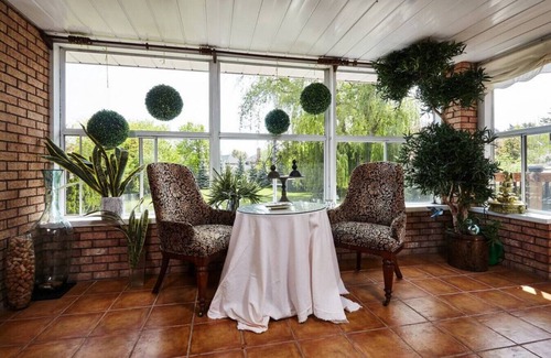 Historic Old Town Condo | Vineyard views, hot tub, clean and spacious rooms