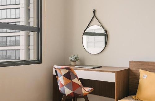 Trung Hoa Nhan Chinh Apartment | Vinhomes D'Capitale 2-bedroom Apartment with Bath tub and Lake View