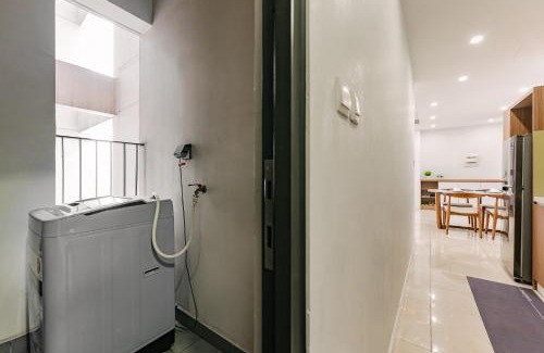 Trung Hoa Nhan Chinh Apartment | Vinhomes D'Capitale 2-bedroom Apartment with Bath tub and Lake View