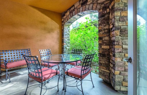 Napa Apartment | Vino Bello Studio 2 Double beds sleeps 4/kitchenette/free shuttle to Bottle Rock