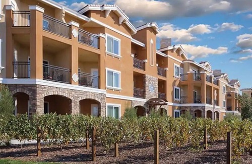 Napa Apartment | Vino Bello Studio 2 Double beds sleeps 4/kitchenette/free shuttle to Bottle Rock