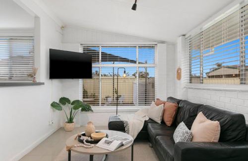 Newcastle House | Vino Poolhouse