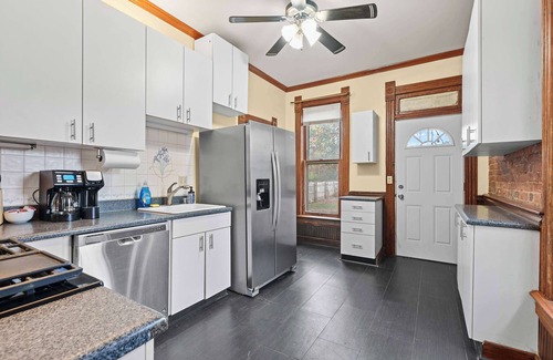 Italian Village House | Vino & Vibes Villa Sleeps 6!