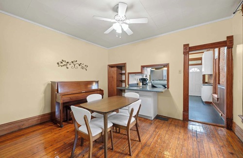 Victorian Village House | Vino & Vibes Villa Su