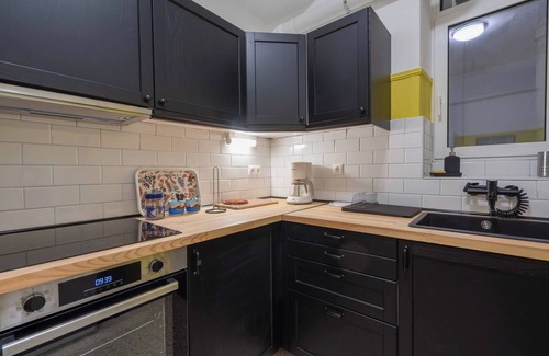 Mousio Apartment | Vintage 1BR Timeless Beauty
