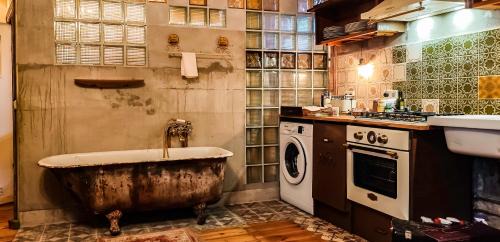 Schoeneberg Apartment | Vintage and Artistic Altbau