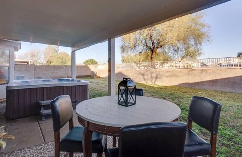 Avondale House | Vintage Avondale Getaway w Spa