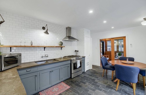 Galindo House | Vintage Bungalow Oasis Near SoCo