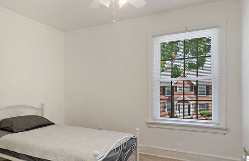 Waukegan House | Vintage Charm Spacious NorthShore Home GreatLakes