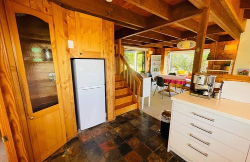 Hahei House | Vintage Charm with Breathtaking Sea Views