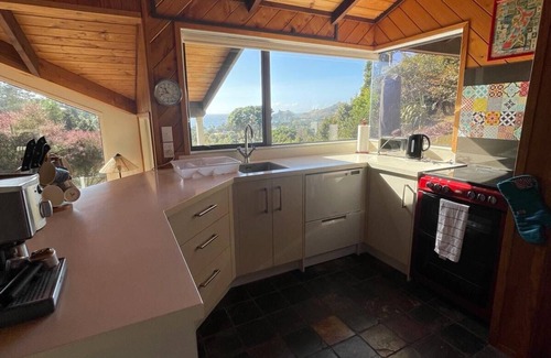 Hahei House | Vintage Charm with Breathtaking Sea Views