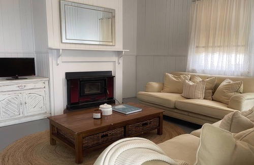 Stanthorpe House | Vintage Cottage Stanthorpe